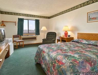 Super 8 By Wyndham Warroad Hotel Exterior photo